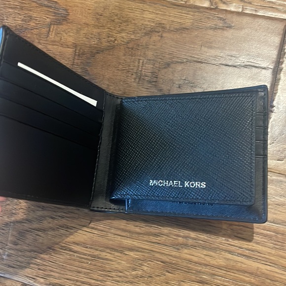 NEW with tags Michael Kors Wallet - Picture 3 of 8